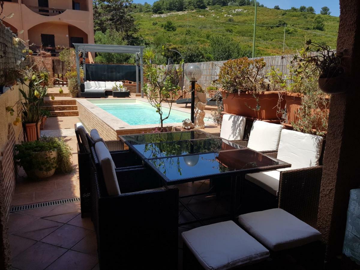 Casa Vacanze Valentina ポルト・コンテ エクステリア 写真
