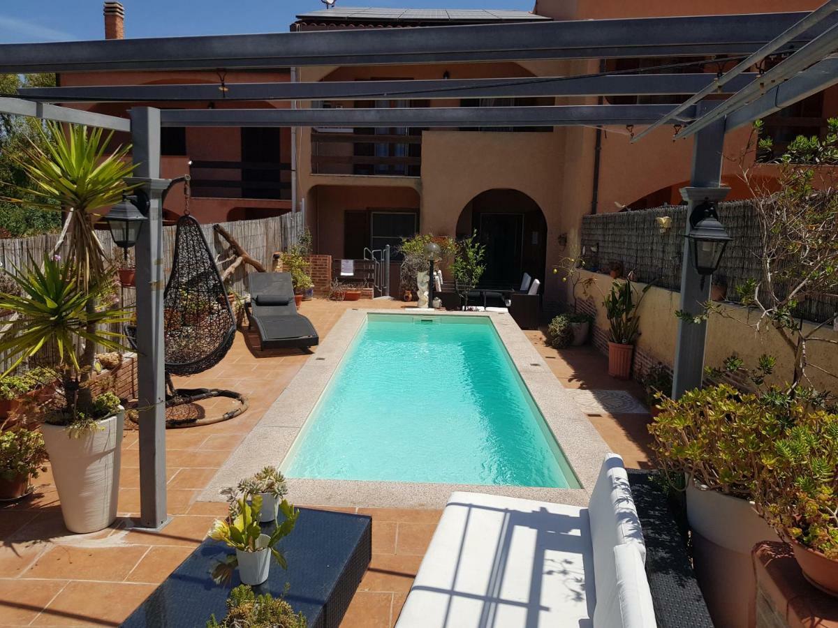 Casa Vacanze Valentina ポルト・コンテ エクステリア 写真